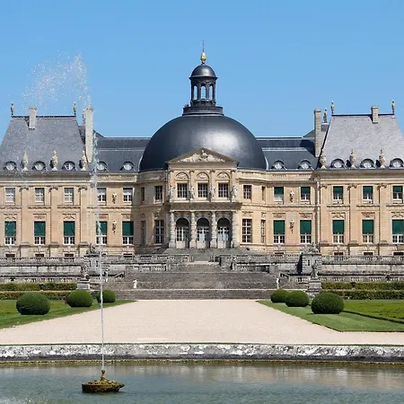 Dreams Paris Монтеврен